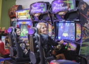 开云棋牌下载-RNG碾压FPX，Bin打出惊人五杀入围赛3:0