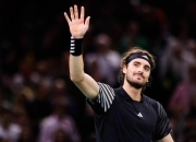 开云官网-德国网球队险胜英国网球队，西西帕斯统治全场的简单介绍