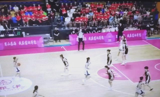 四川队在比赛中展现出强大实力,取得胜利 四川队在比赛中展现出强大实力,取得胜利